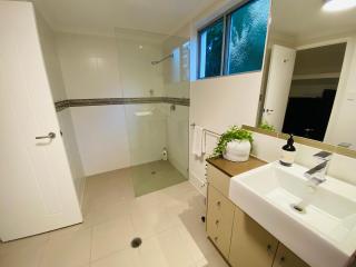 Strand to Stadium - Perfect central location in Townsville City - 7