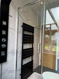 Rena- Bright and Modern City Center Apartment. - 4