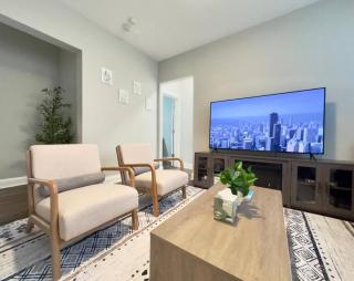 Modern 2BR, Ideal Location Near Local Spots - Chicago - 2