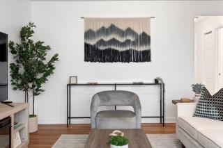 Stylish 2BR Near O'Hare Modern & Easy Access - Des Plaines - 7