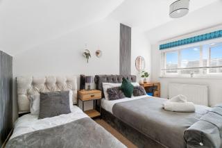 Detached 3BR house in Ashford with Free Parking - 4