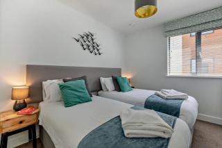 Byron - Luxury Self-Catering Coastal Apartment at the Heart of Woolacombe with Heated Indoor Pool & Gym - 4 Minutes Walk to Beach! 6 Middlecombe - 3