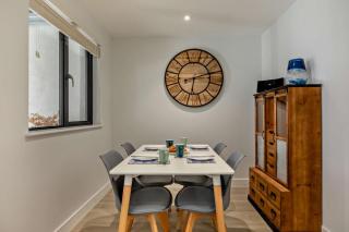 Byron - Luxury Self-Catering Coastal Apartment at the Heart of Woolacombe with Heated Indoor Pool & Gym - 4 Minutes Walk to Beach! 6 Middlecombe - Woolacombe - 1