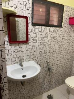 KesarHomes FLT101 2BHK 1st Flr -HomeStay-Lift-AC-Kukatpally - Kukatpally - 7