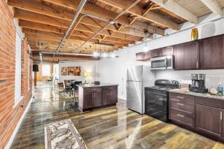 Stylish Chic Retreat at Lafayette Lofts apts - 2