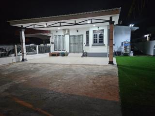Beril Homestay Full Aircond, Free Wifi, Netflix, Water Filter - Paka - 8