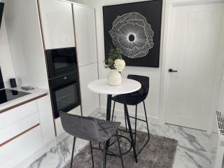 Modern-luxury 1bedroom-EnsuiteBathroom-Garden-Wifi - Basildon - 3