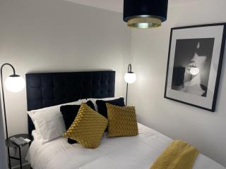 Modern-luxury 1bedroom-EnsuiteBathroom-Garden-Wifi - Basildon - 8