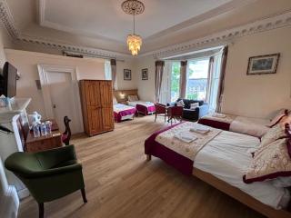 Cumberland Hotel - 1