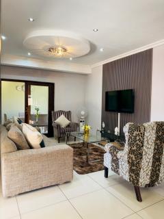 Townhouse on 6526 Boiketlo Street, Golfview - 9