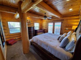 Bear Foot Lodge - Amazing Views! Arcade, Hot Tub, Family Fun Cabin! - Garden City - 5