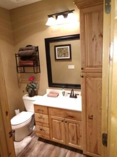 Bear Foot Lodge - Amazing Views! Arcade, Hot Tub, Family Fun Cabin! - Garden City - 3