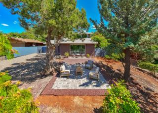Amethyst Retreat. Back Yard with Hot Tub & Views! - Sedona - 6