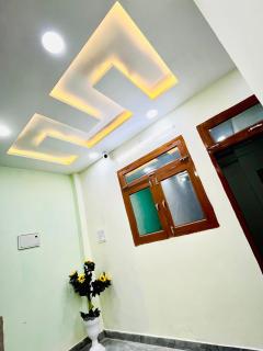 Amrit Residency- 5 mins from Prem Mandir and Iskon temple - 8