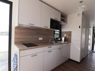 Spend the night on the water in Lemmer - Lemmer - 9