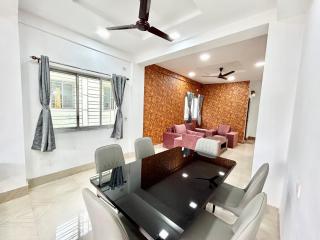 Modern 3BHK Apt for Big Groups & Family on EM Bypass - Calcuta - 0