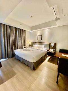 Luxe Suite Stays at Bonifacio Civic Center Tower - Manila - 4