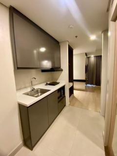 Luxe Suite Stays at Bonifacio Civic Center Tower - Manila - 2