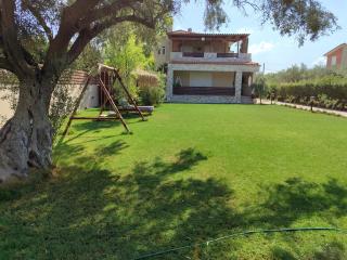 George's family friendly maisonette with great exterior - Drosia - 9