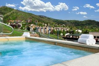 Skiers retreat in this 1BD condo with pool spa restaurant onsite - 3