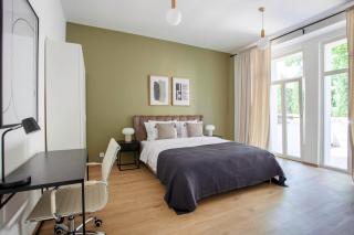 Chic 1BD Apartment with Spacious Private Terrace in the Historic District of Vršovice, Prague 10 NS18 - 3