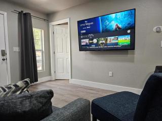Homey 2br Home Near Dt & Airport - Austin - 0