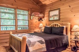 Creekside Cabin Hot Tub Near Wineries Sleeps 4 - Dahlonega - 9