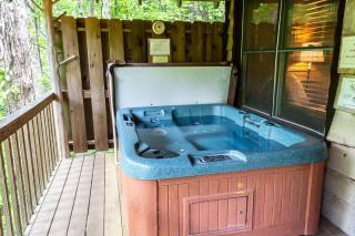 Creekside Cabin Hot Tub Near Wineries Sleeps 4 - 2