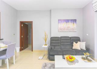 2BR Apartment Partial Burj Khalifa & Pool View in 29 boulevard - Dubaï - 2