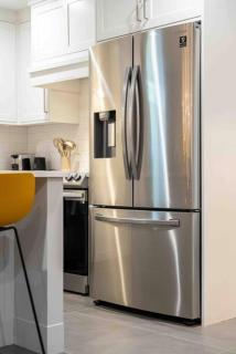 NEW! - Bright Modern Entire Unit KING BED! - 3