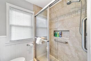 Charming 4-bed 2- Bath Home Close Proximity to Princeton Area and Sesame Place - 2