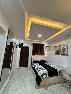 Cozy Studio Apartment, 24hrs light, Netflix, PS in Surulere, Lagos - Lagos - 2