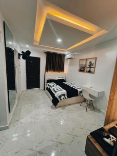 Cozy Studio Apartment, 24hrs light, Netflix, PS in Surulere, Lagos - Lagos - 0
