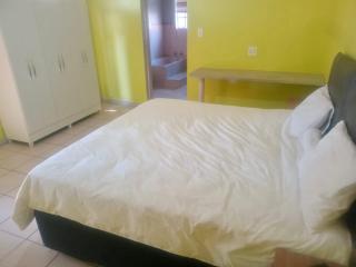 Protea Park Retreat - Rustenburg - 3