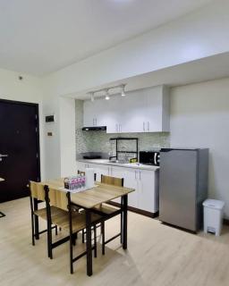 Spacious 2BR Condo San Lorenzo Place 4KM Airport - Manila - 6
