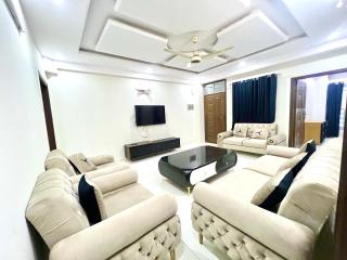 LUXURY APARTMENT HOTEL 2 Bedroom Apartment Family Residence - Islamabad - 8