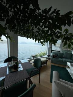 Whales house - Horseshoe Bay - 1