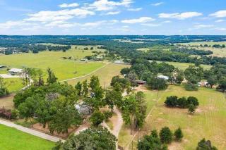 FarmHaus with Hot tub, Fire Pit & Vineyard Views - Fredericksburg - 8