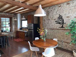 Stone Mill Retreat - Cozy Fireplace & Loft - Fergus - 0