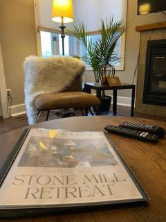 Stone Mill Retreat - Cozy Fireplace & Loft - Fergus - 8