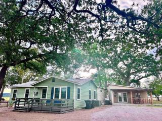 Little Haus on the Farm with a Hot Tub - Fredericksburg - 8