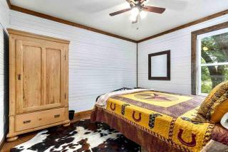 Ranch Haus with Hot Tub, Fire Pit & Vineyard View - 8