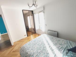 Big, Newly Renovated and Bright 3 Bedroom Flat in center of Courbevoie - 89m2 - 1