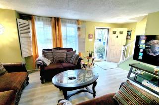 Kingstowne 2 Bedroom Cozy Townhome - Silver Springs - 0