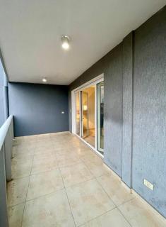 Amplio departamento sobre Av Cacique Lambaré - 5