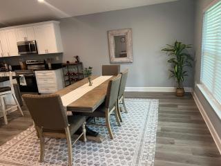 Charming and peaceful 3 BR home close to the Downtown and the Beaches - 5