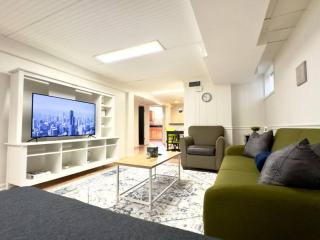 Spacious Family Home, 8bd Gem In A Prime Location! - Lincolnwood - 9