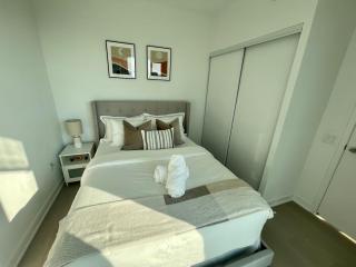 Cozy 1 bedroom condo by Square One - Mississauga - 2