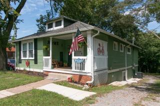 Hometown Clarksville Cottage - Clarksville - 1