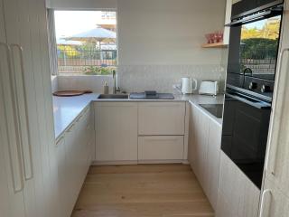 Alex Beachfront Views - Alexandra Headland - 4